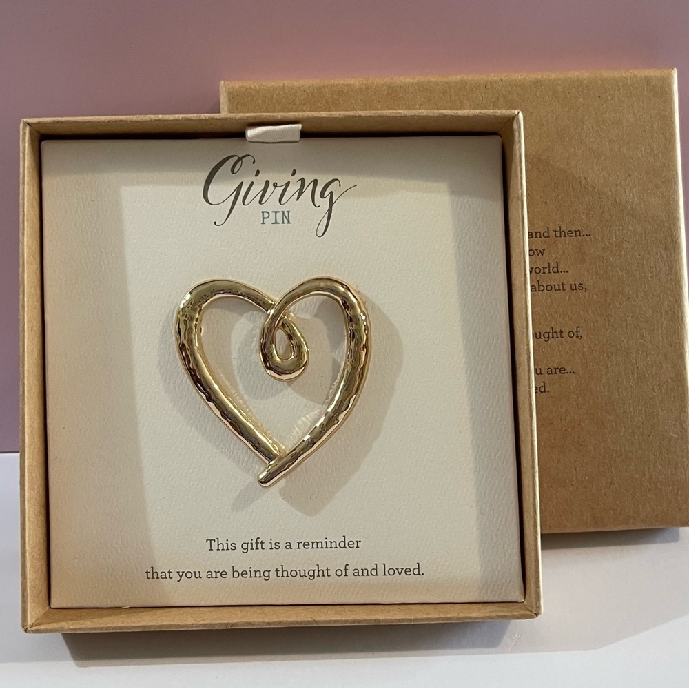 NEW GOLDTONE HAMMERED HEART PIN